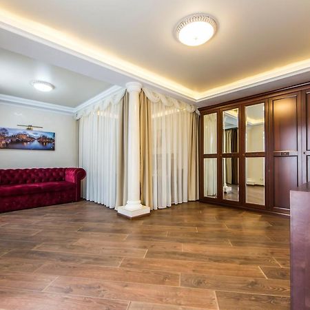 Шикарная Квартира Возле Костёла В Центре Kyiv Exterior photo