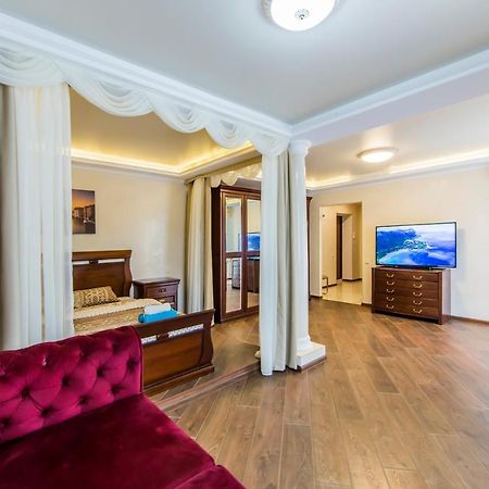 Шикарная Квартира Возле Костёла В Центре Kyiv Exterior photo