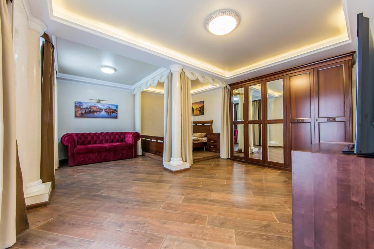 Шикарная Квартира Возле Костёла В Центре Kyiv Exterior photo