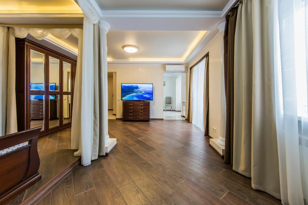 Шикарная Квартира Возле Костёла В Центре Kyiv Exterior photo